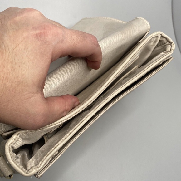 Forever 21 Small Ivory Off-white Crossbody Bag Vegan Leather Purse - Picture 4 of 10